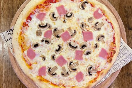 Пицца грибы и ветчина