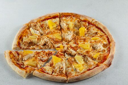 Курица и ананас