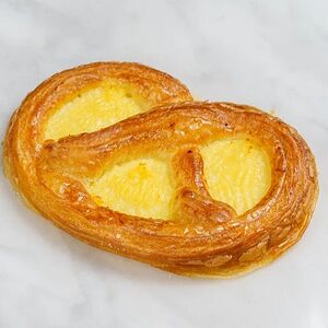 Брецель с заварным кремом