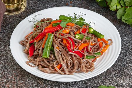 Гречневая лапша с овощами