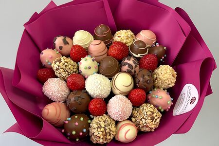 Маленькая шалость клубника в шоколаде букет 7 XS