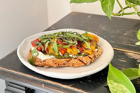 Брускетта с запечённым перцем