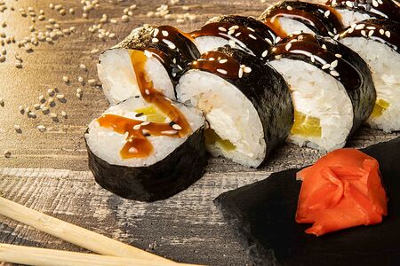 Ролл Инсайт с угрем