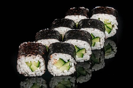 Мини-ролл с огурцом