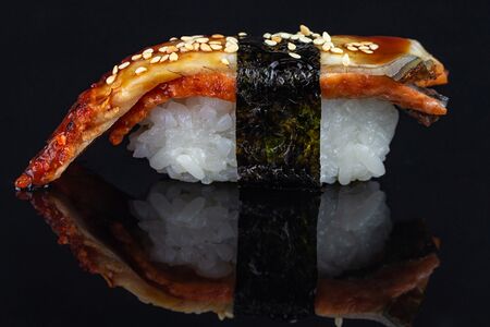 Суши с угрем