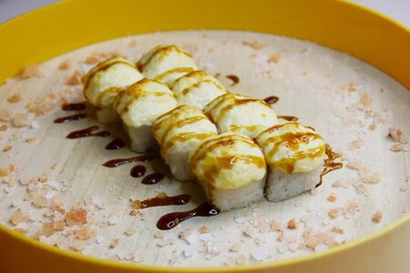 Запечённый ролл Эби чиз