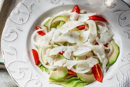 Севиче из сибаса с авокадо