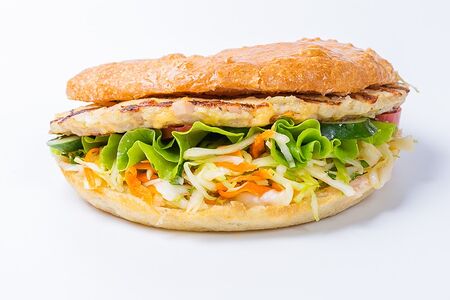 Бургер Плескавица куриная с луком