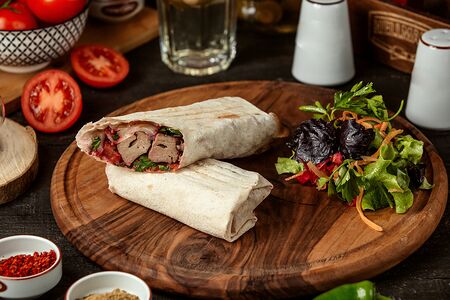 Шашлык cвинoй в лаваше большой