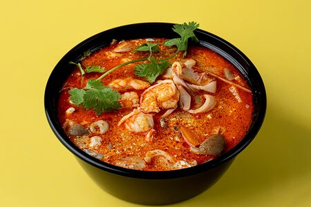 Том ям с морепродуктами Maxi