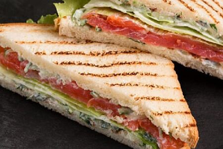 Сэндвич со слабосолёной сёмгой