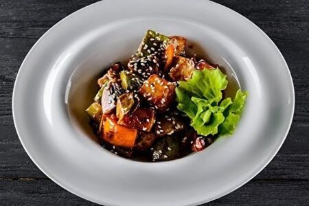 Горячая сковородка с курицей