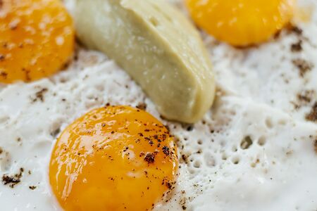 Глазунья из 3-х яиц с добавками на выбор