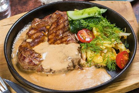 Стейк из cвинoй шеи