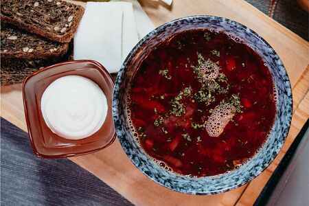 Борщ с томленой телятиной, потрошками копчеными и вишней