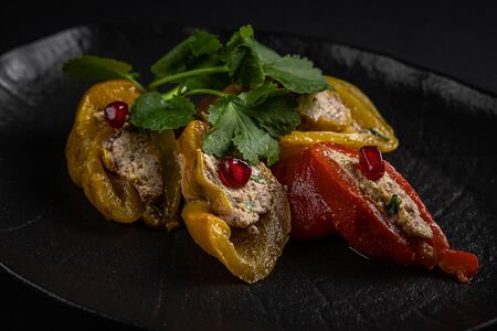 Болгарский перец с орехами