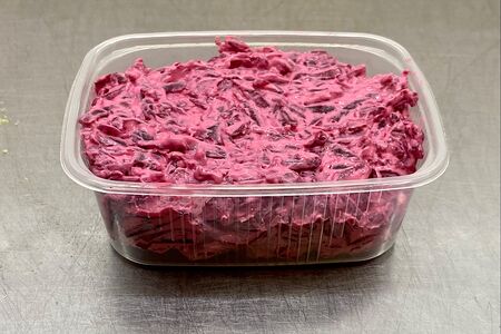 Салат со свеклой и чесноком