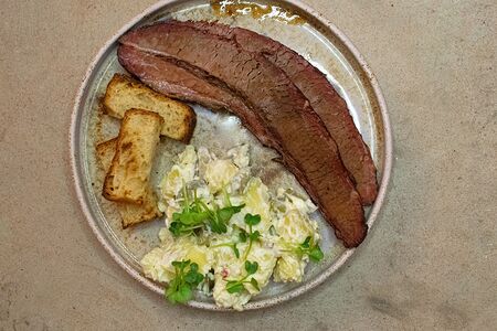 Тот самый брискет из Брюгге с картофельным салатом