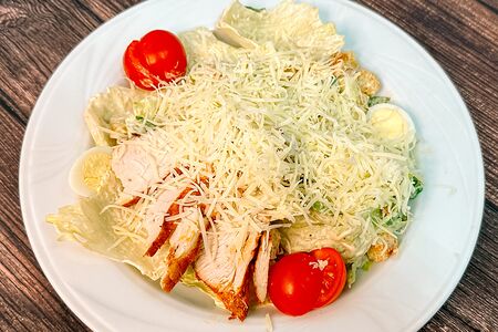 Салат Цезарь с курицей