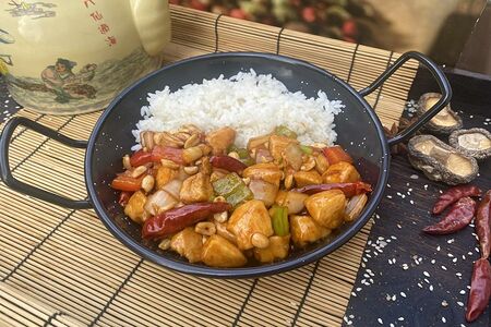 Курица Гун Бао в остром соусе