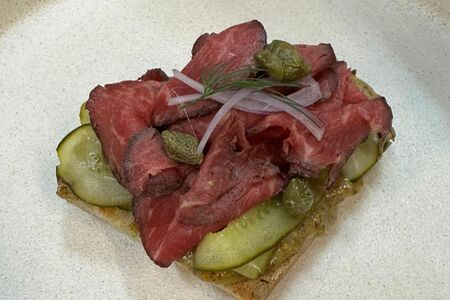 Брускетта ростбиф