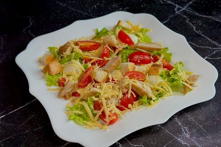 Салат Цезарь с курицей