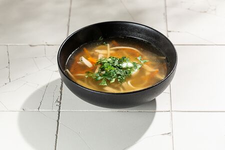 Домашний куриный суп с лапшой