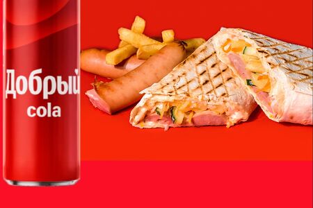 Хот-дог и напиток