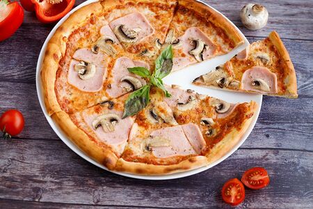 Ветчина и грибы