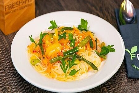 Фунчоза с овощами и курицей