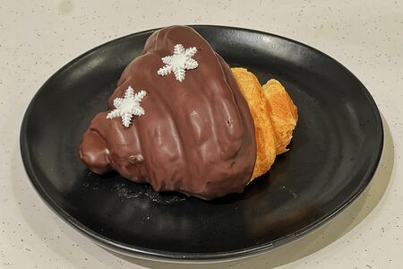 Круассан с шоколадом