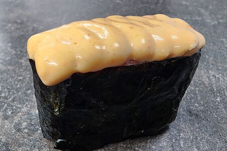 Суши острые с лососем