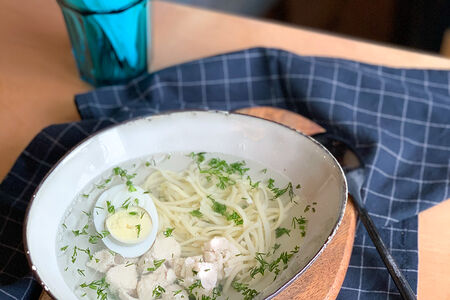 Бульон с яйцом