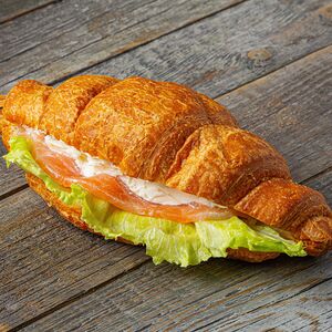 Фреш-круассан с красной рыбой