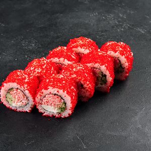 Калифорния со снежным крабом, огурцом и икрой масаго
