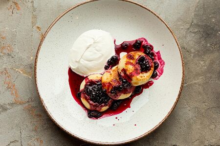 Ванильные сырники со сметаной