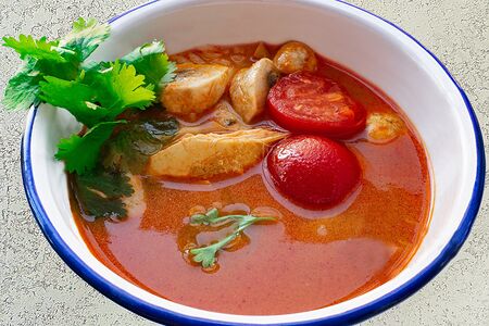 Том ям с курицей