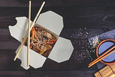 Удон с курицей в соусе терияки