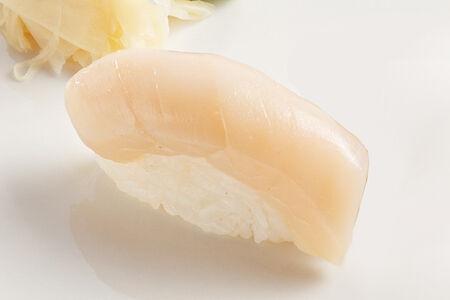 Суши с гребешком