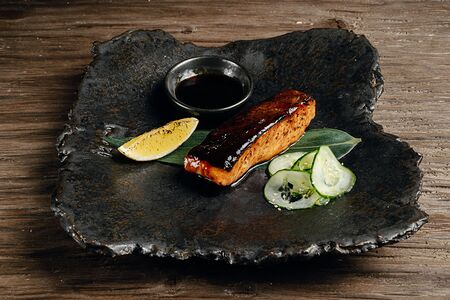 Лосось терияки и кунжутные огурцы