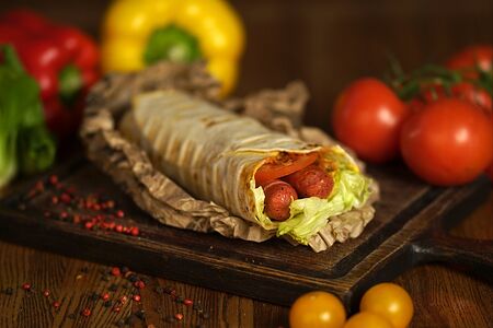 Ролл Дабл Папа с говяжьей колбаской