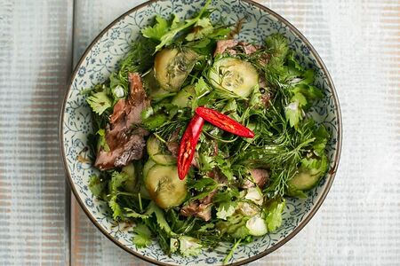 Салат с ростбифом