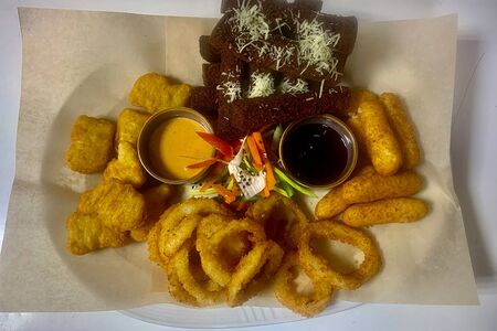 Ассорти из горячих закусок