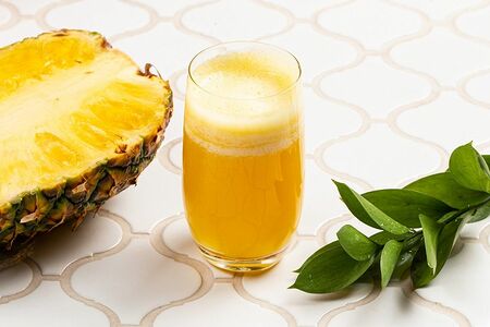 Свежевыжатый ананасовый сок