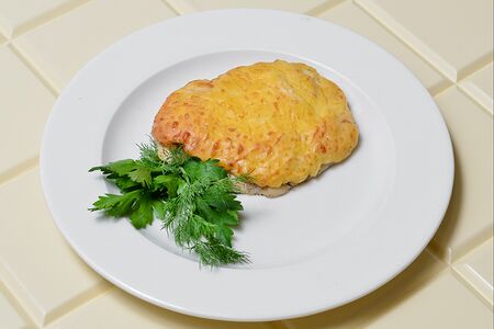 Курица с помидорами и сыром