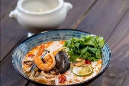 Том ям с морепродуктами