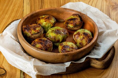 Шампиньоны, фаршированные сыром