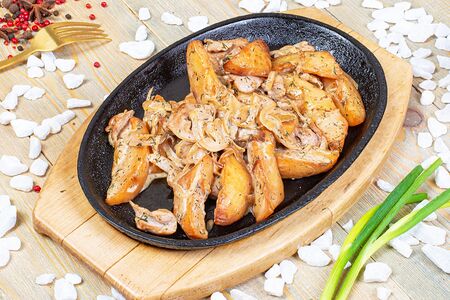 Картофель со свининой по-домашнему New