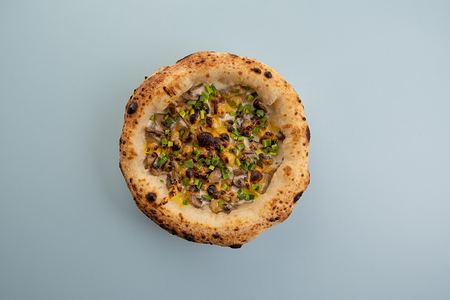 Пицца с белыми грибами