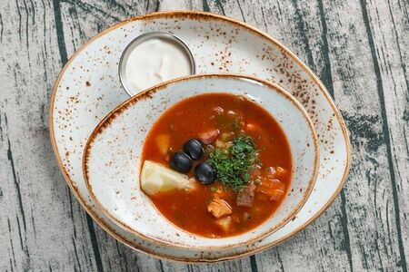Солянка мясная со сметаной
